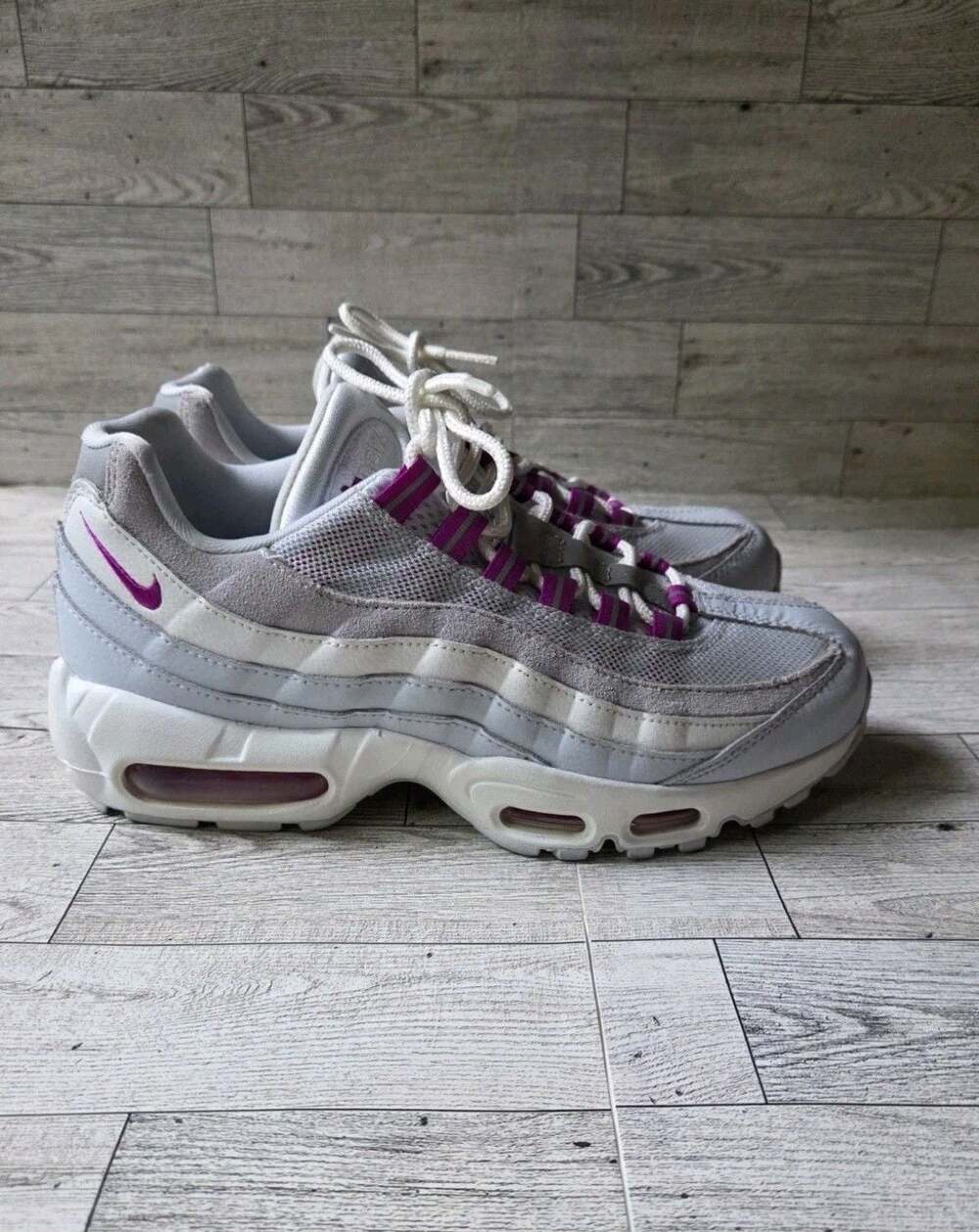 Nike Air Max 95 Grey Hyper Violet Sneakers